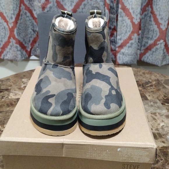 Steve Madden Boots - Picture 4 of 7